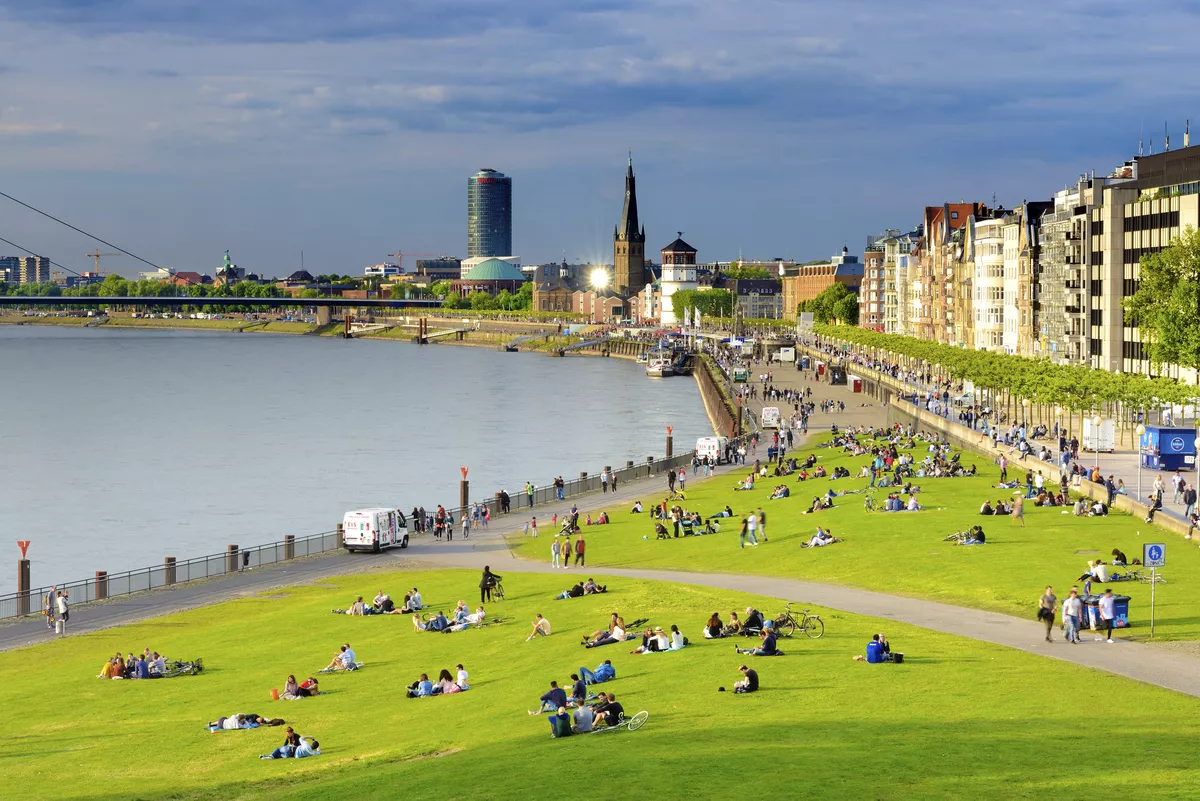 Rheinpromenade, Düsseldorf - © FRANCESCO CAROVILLANO