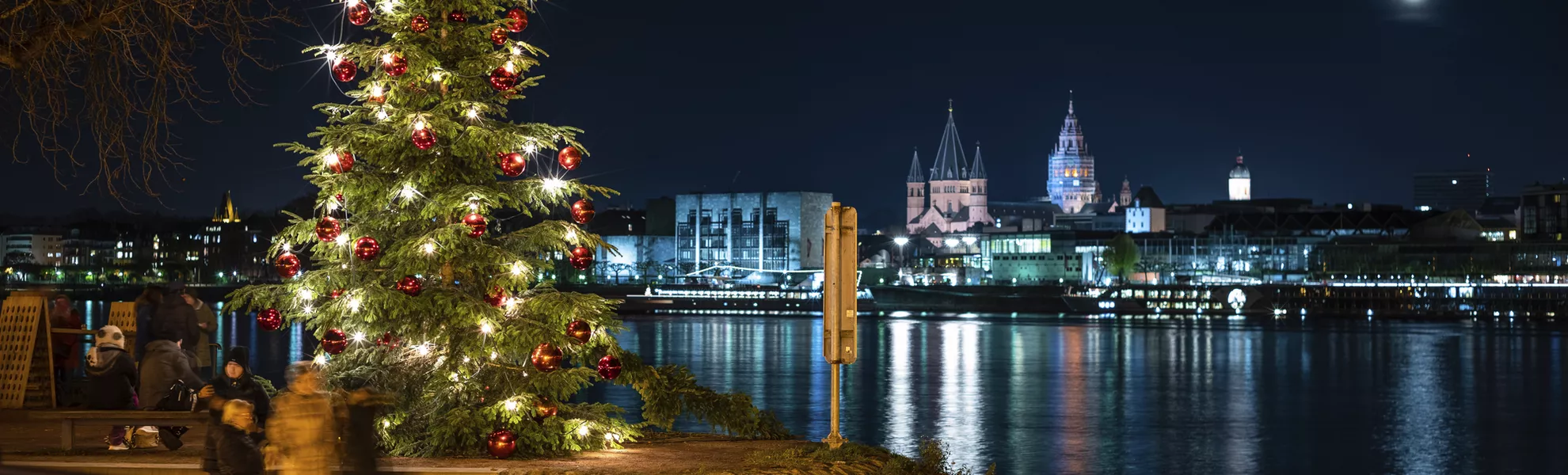 Weihnachtsbaum Mainz-Kastel 2019 - © Stephan Dinges - stock.adobe.com