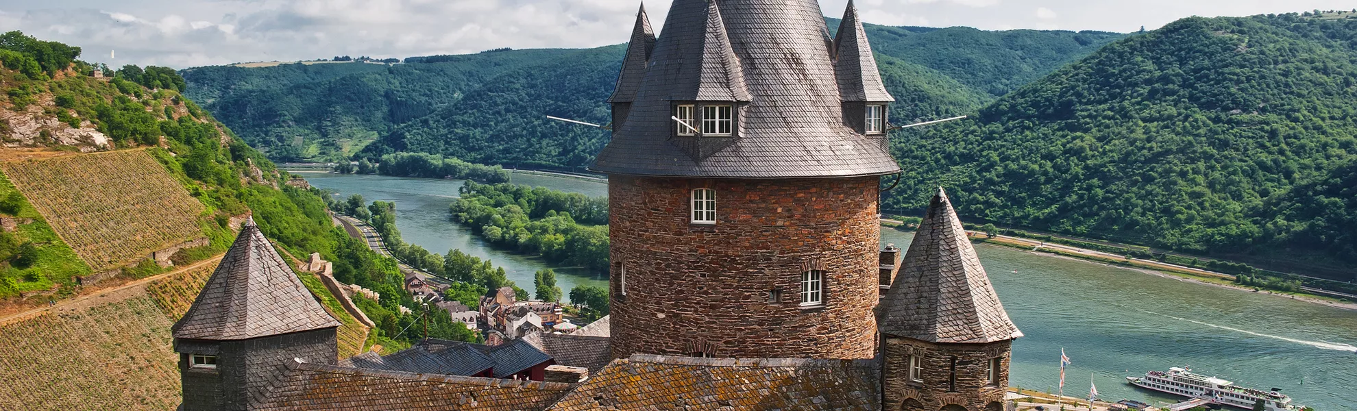 Burg Stahleck über Bacharach am Rhein - © mojolo - stock.adobe.com