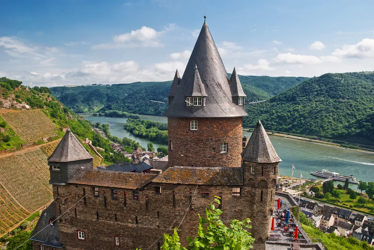 Burg Stahleck über Bacharach am Rhein - © mojolo - stock.adobe.com