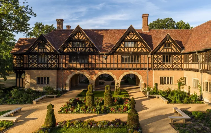 Schloss Cecilienhof am Ufer des Jungfernsees - © SPSG / Reinhardt & Sommer, Potsdam