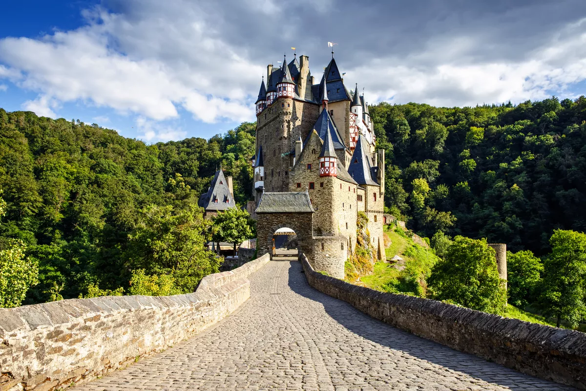 Burg Eltz in Rheinland-Pfalz - © Irina Schmidt - stock.adobe.com