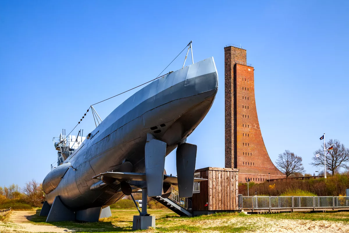 Marine Ehrenmal und U-Boot im Ostseebad Laboe, Deutschland - © Sina Ettmer - stock.adobe.com