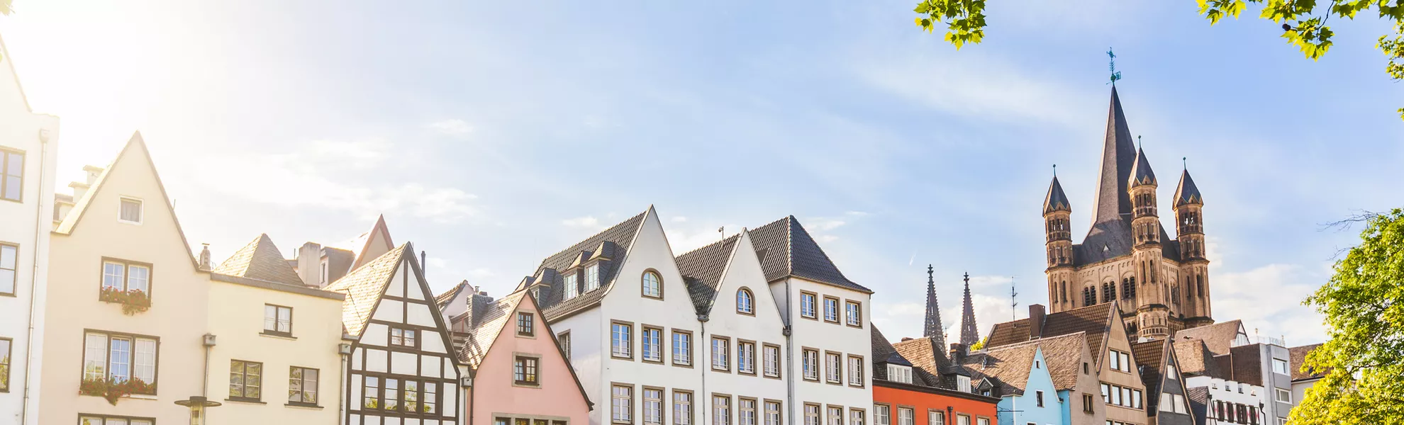 die historischen Stapelhäuschen am Fischmarkt in der Altstadt von Köln - © william87 - stock.adobe.com