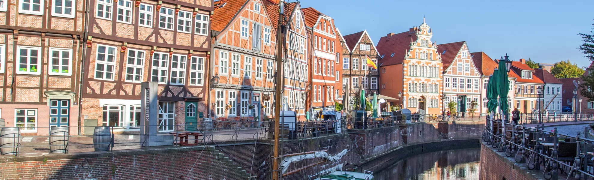 Blick über die Schwinge mit Kunsthaus Stade, Deutschland - ©eric - stock.adobe.com