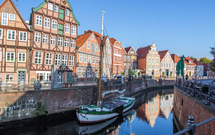 Blick über die Schwinge mit Kunsthaus Stade, Deutschland - ©eric - stock.adobe.com