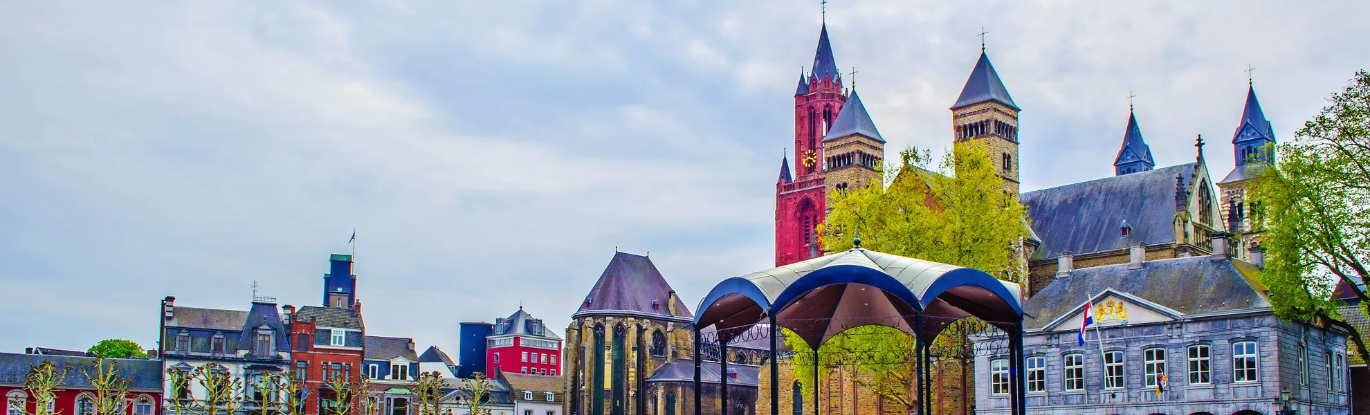 Vrijthof in Maastricht in den Niederlanden - © dudlajzov - stock.adobe.com