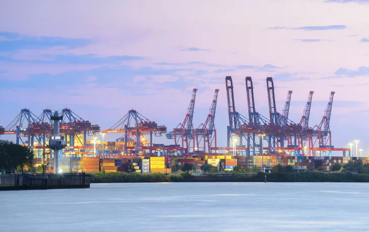 © Francesco Carovillano - Docks am Hamburger Hafen
