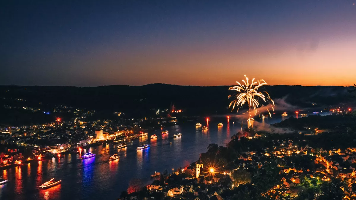 Rhein in Flammen mit Blick vom 