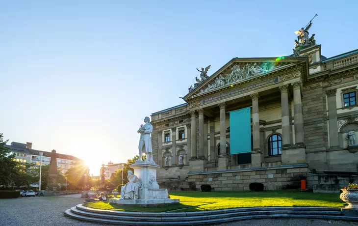 © Sina Ettmer - stock.adobe.com - Hessisches Staatstheater Wiesbaden