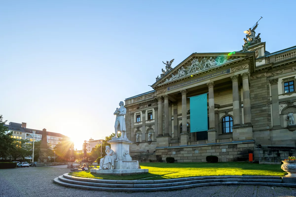 Hessisches Staatstheater Wiesbaden - © Sina Ettmer - stock.adobe.com
