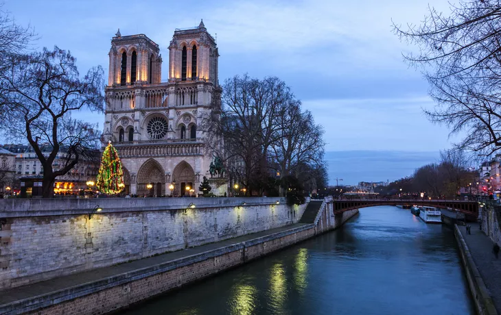 Notre-Dame de Paris bei Dämmerung - © norbel - stock.adobe.com
