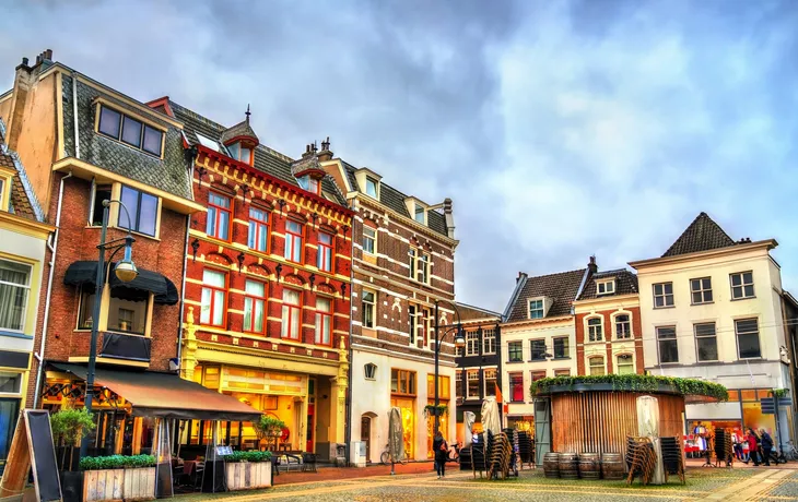 © Leonid Andronov - stock.adobe.com - traditionelle Häuser in Arnheim, Niederlande