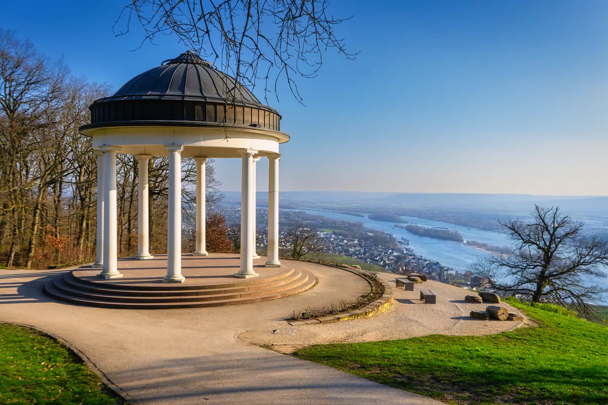 winterlicher Blick vom Niederwalddenkmal in Rüdesheim - © HerrKaiser - stock.adobe.com