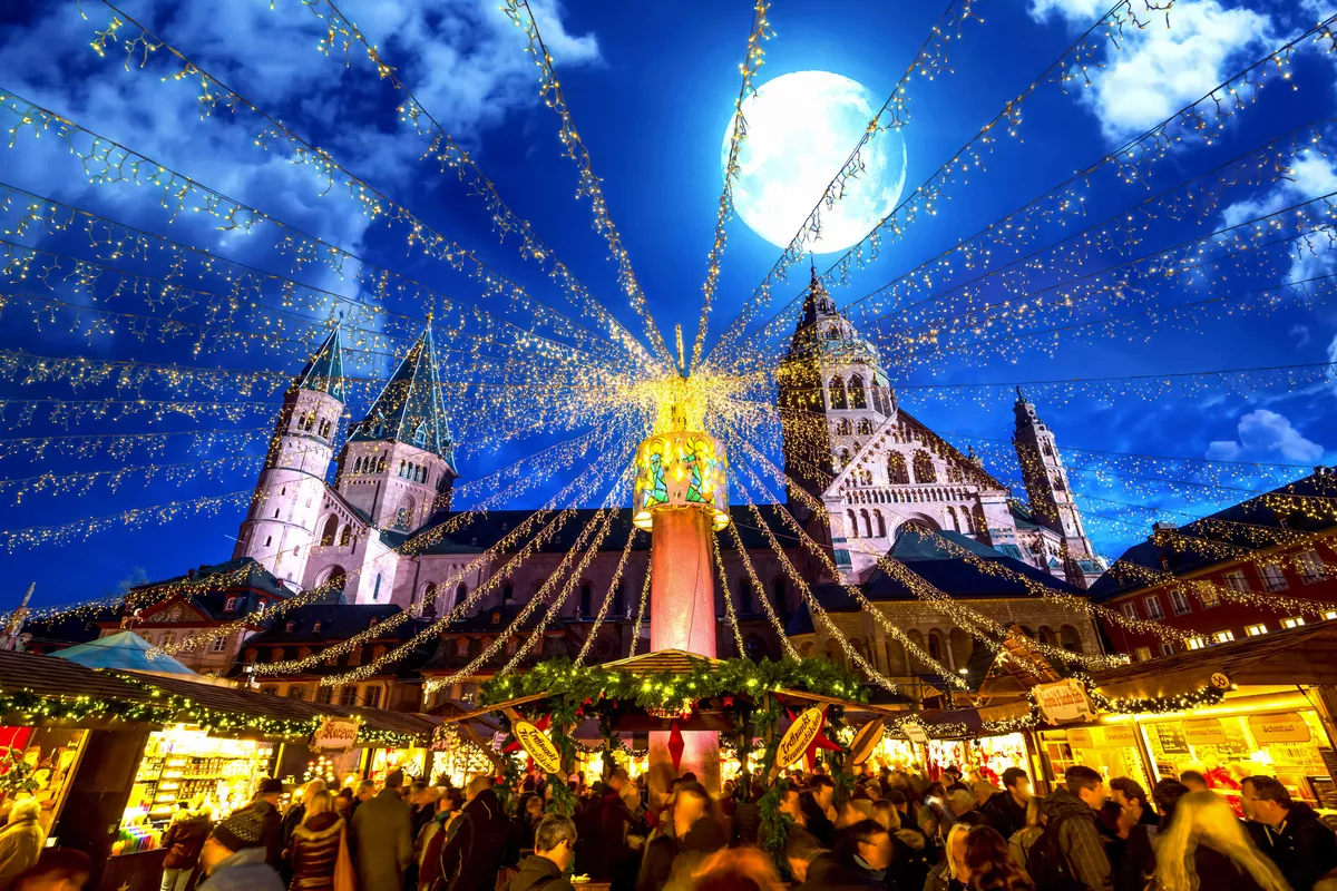 Weihnachtsmarkt Mainz  - © Sina Ettmer - stock.adobe.com