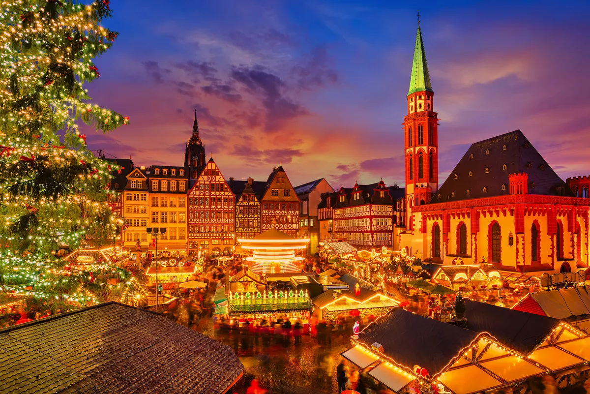 Weihnachtsmarkt in Frankfurt - © sborisov - stock.adobe.com