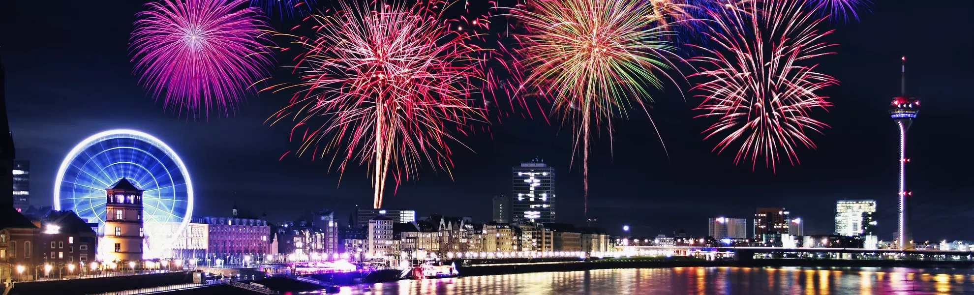 Düsseldorf Feuerwerk  - © M.H. - stock.adobe.com