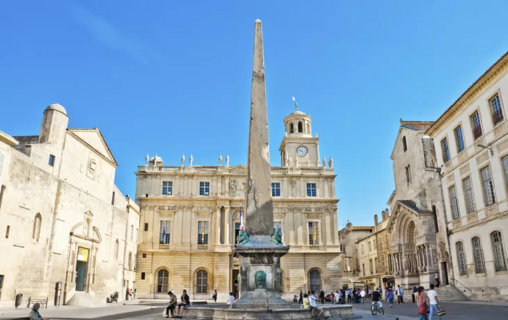 © shutterstock_95082871 - Place de la République, Arles