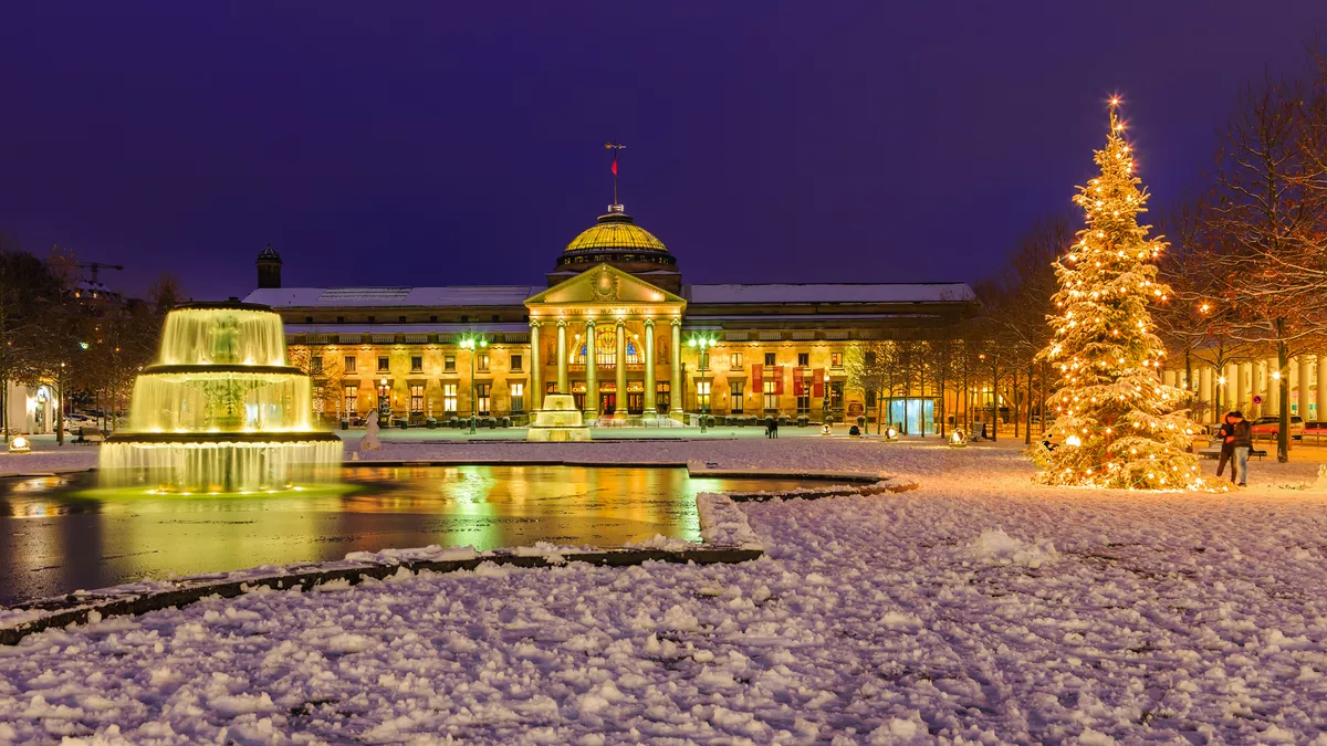 Kurhaus in Wiesbaden - © Branko Srot - stock.adobe.com