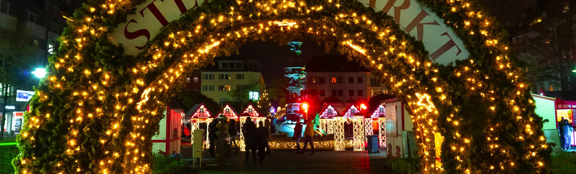Weihnachtsmarkt in Koblenz am Rhein - © Comofoto - stock.adobe.com