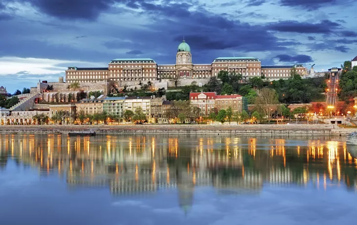 Burgpalast, Budapest - © shutterstock_284675726