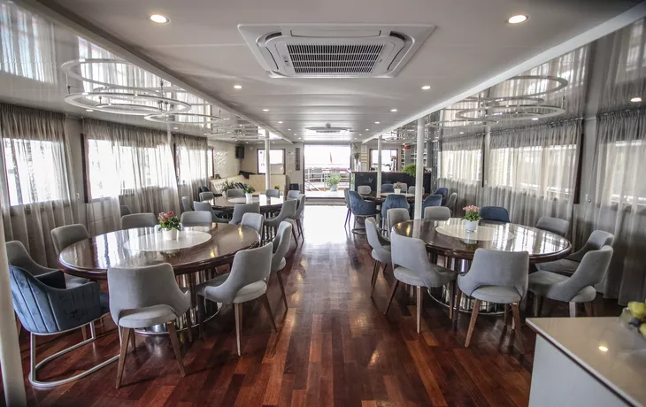 Restaurant MV Liberty