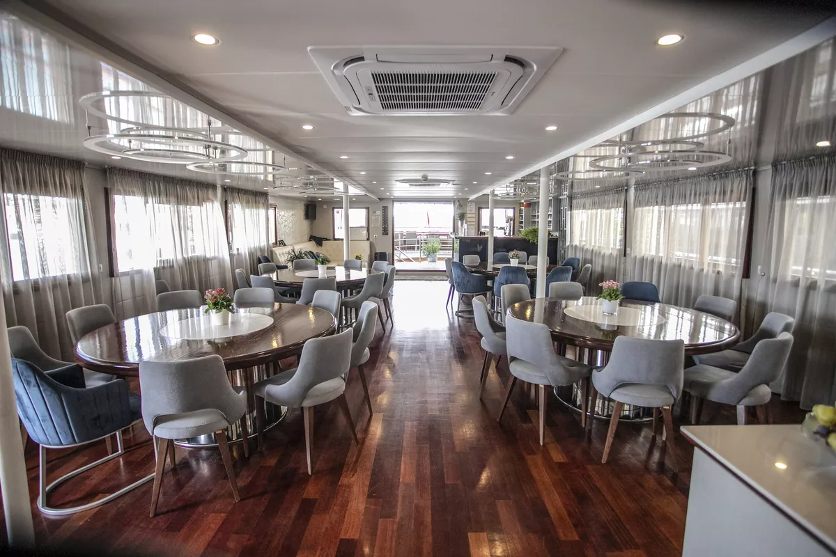 Restaurant MV Liberty