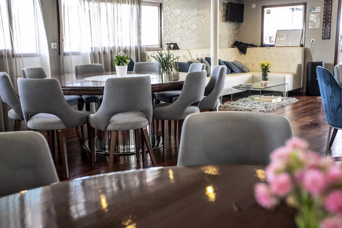 Restaurant MV Liberty