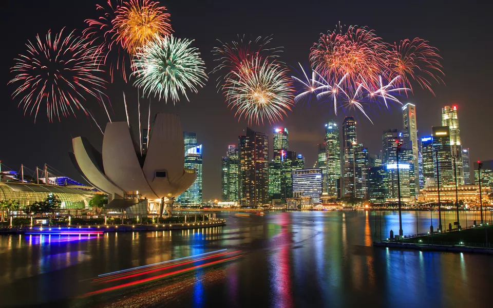 Feuerwerk über Marina Bay in Singapur