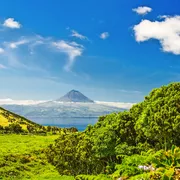 São Jorge mit dem Vulkan Pico do Fogo im Hintergund