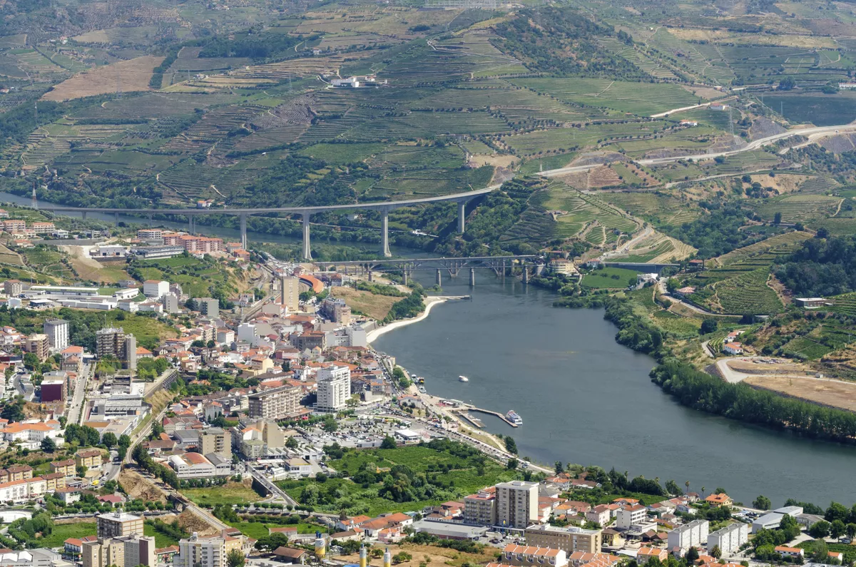 Douro-Tal bei Régua - © shutterstock_149001002