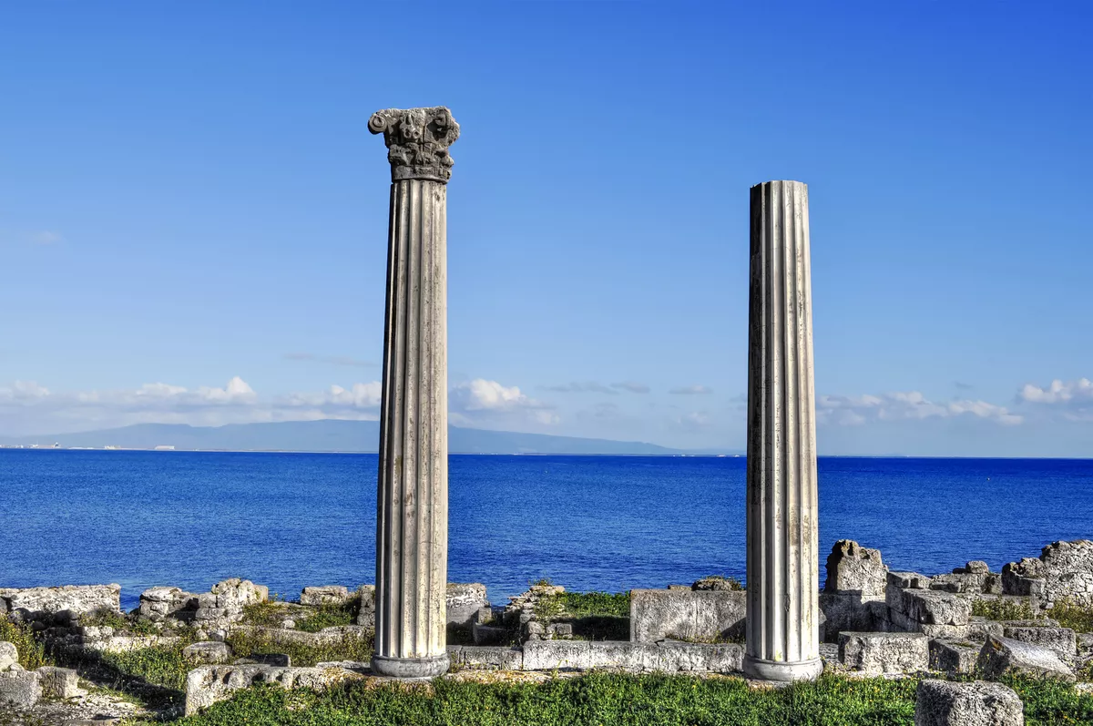 Tharros-Säulen an der Westküste Sardiniens - ©hibiscus81 - stock.adobe.com