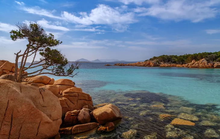 Spiaggia Capriccioli in der Costa Smeralda auf Sardinien, Italien - ©Telly - stock.adobe.com