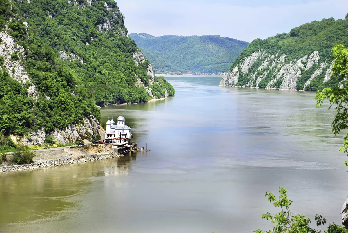 Eisernes Tor, Taldurchbruch beim Kloster Mraconia - © shutterstock_18623815