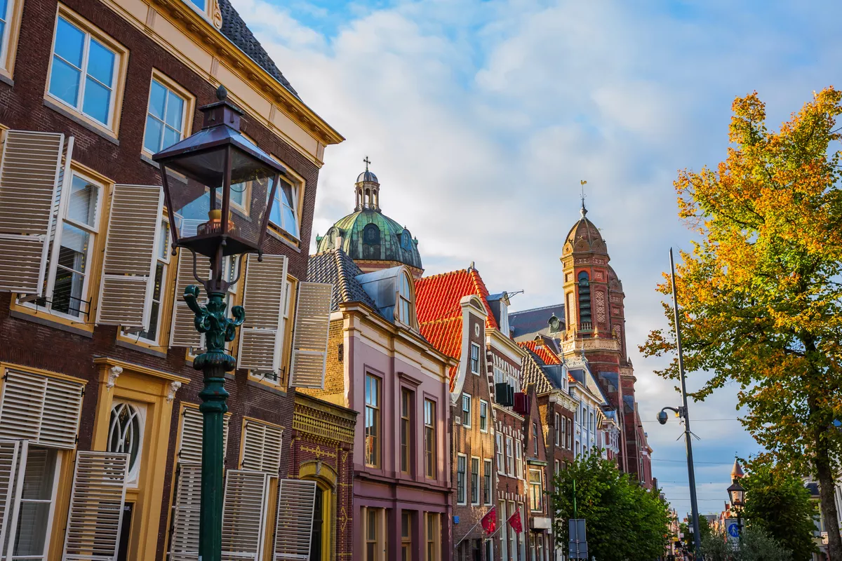 schräge historische Gebäude in Hoorn - ©Christian Müller - stock.adobe.com