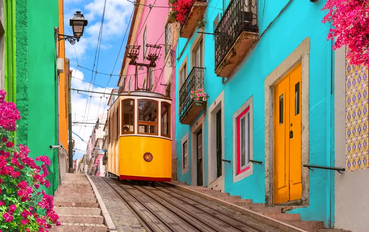 Strassenbahn in Lissabon - © Armando Oliveira - stock.adobe.com