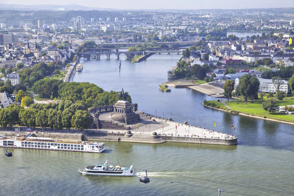 Koblenz, Deutsches Eck - © bbsferrari - Fotolia