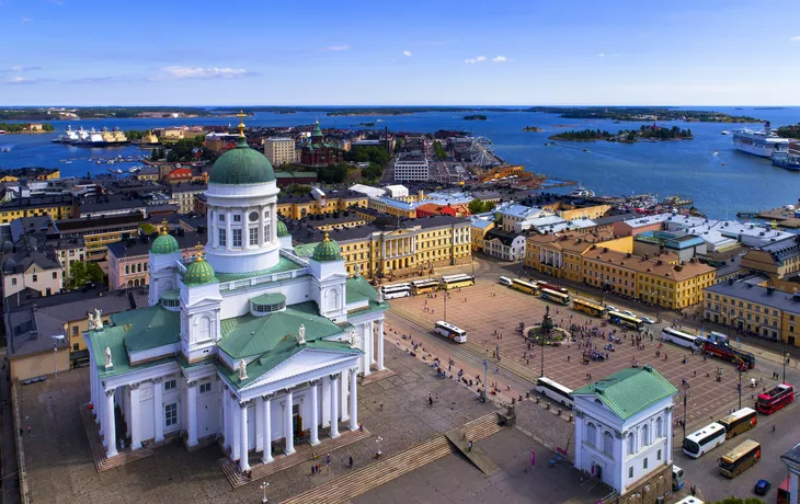 Helsinki mit Dom und Schärengarten - ©espiegle - stock.adobe.com