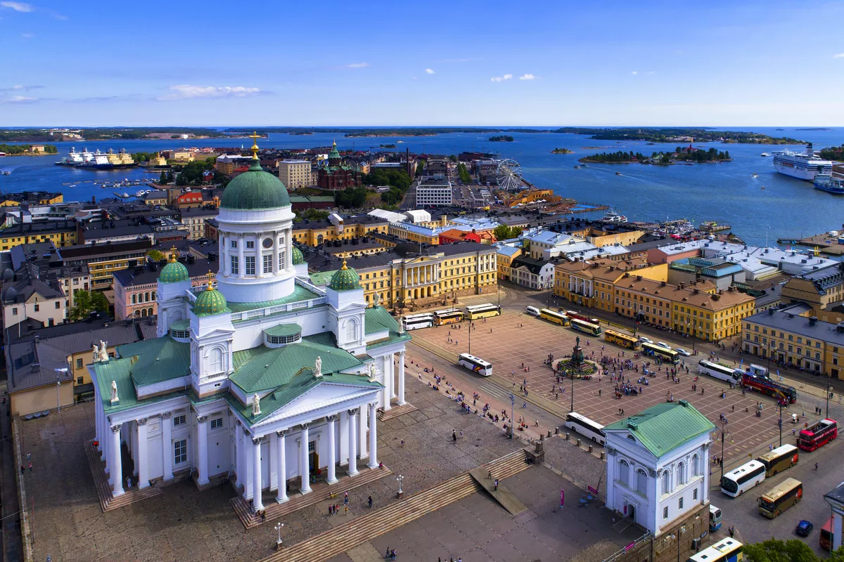 Helsinki mit Dom und Schärengarten - ©espiegle - stock.adobe.com