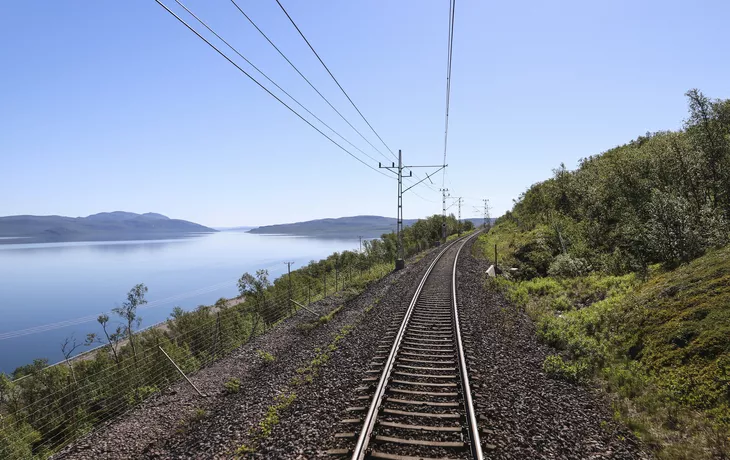 Erzbahn am Tornesträsk-See, Schweden - © michael715 - stock.adobe.com