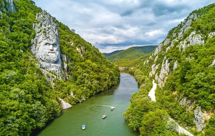 Decebalus-Statue am Eisernen Tor, Rumänien. - © Calin Stan - stock.adobe.com