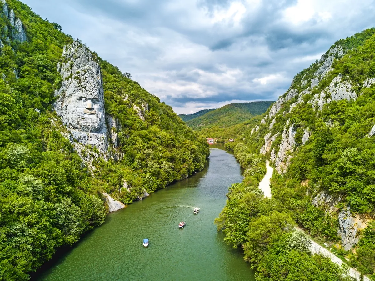 Decebalus-Statue am Eisernen Tor, Rumänien. - © Calin Stan - stock.adobe.com