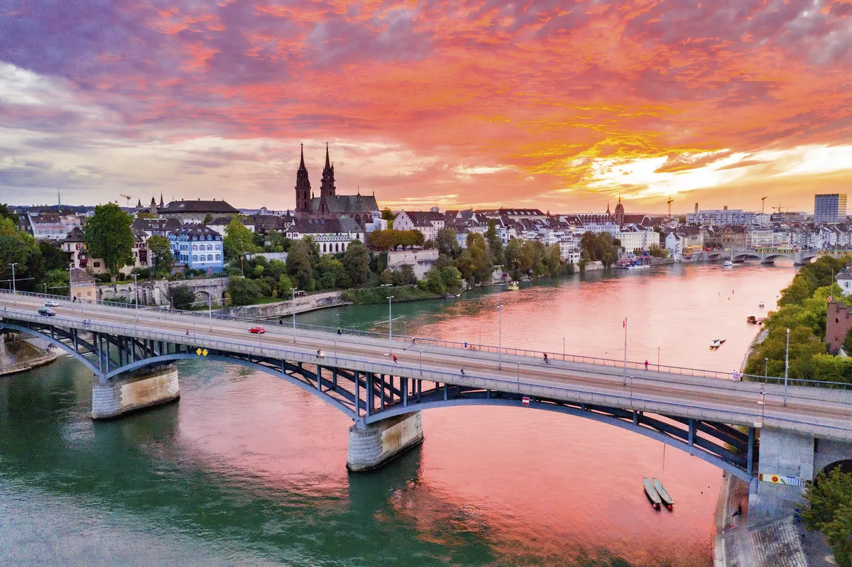 Basel bei Sonnenuntergang // Basel at sunset - © Basel Tourismus