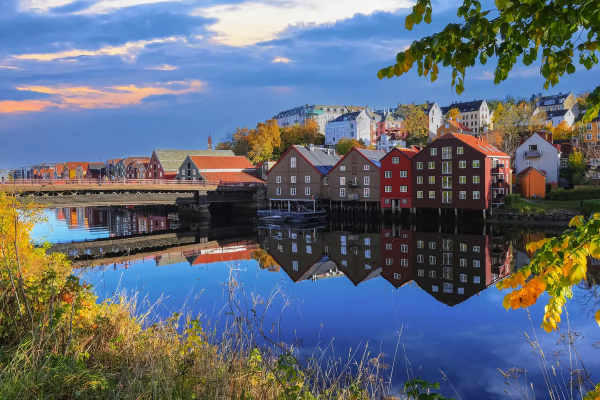 Fluss Nidelva und die Alte Brücke in Trondheim - © liramaigums - stock.adobe.com