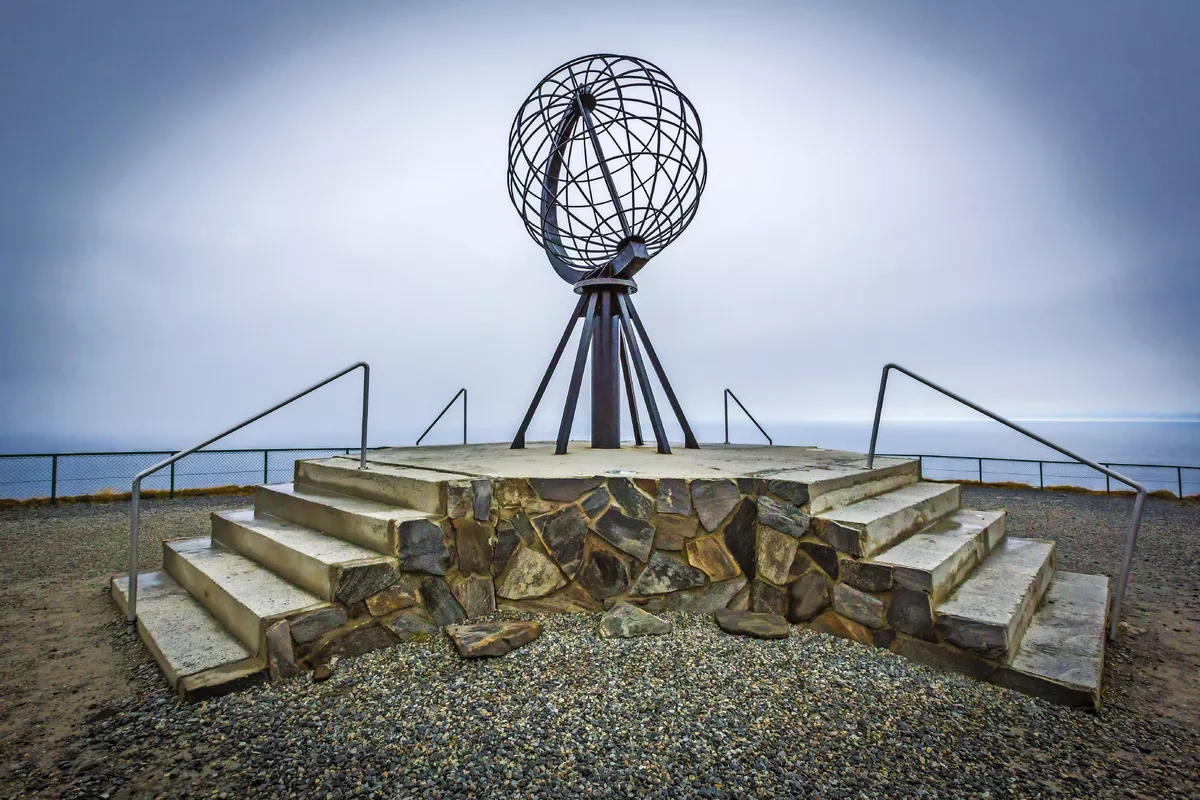 Weltkugel als Wahrzeichen des Nordkap auf Magerøya, Norwegen - © Johannes Rigg - stock.adobe.com