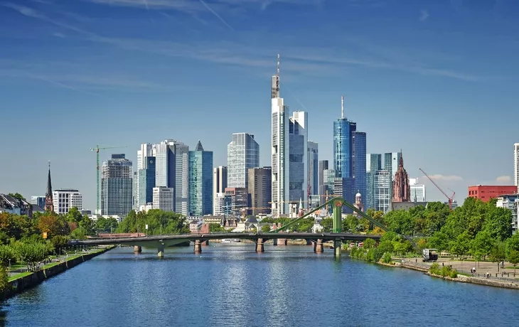 Skyline von Frankfurt am Main - © Manuel Schönfeld - stock.adobe.com