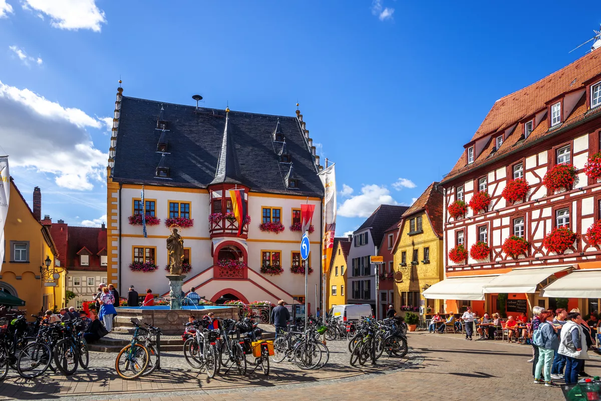 Rathaus von Volkach - © Sina Ettmer - stock.adobe.com