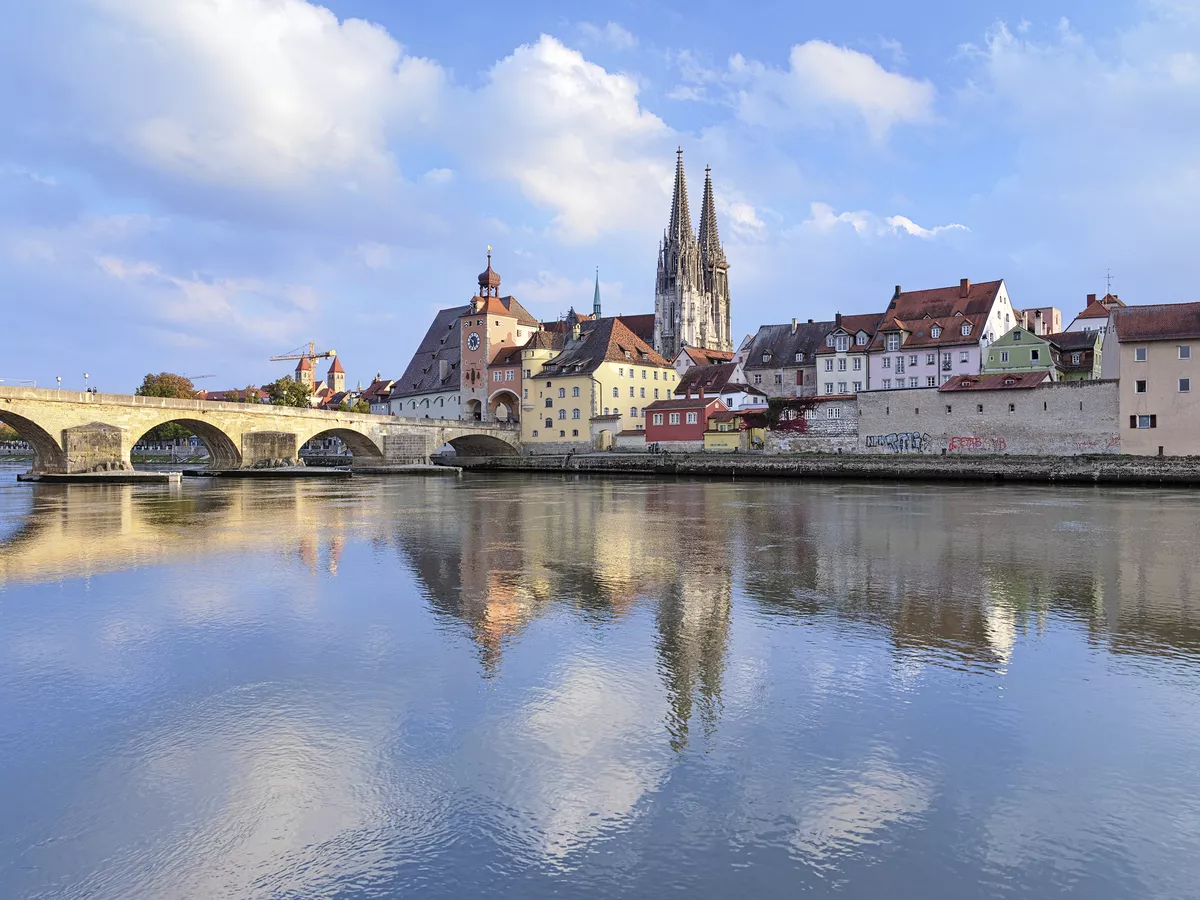 Steinerne Brücke und Kathedrale, Regensburg - © 
