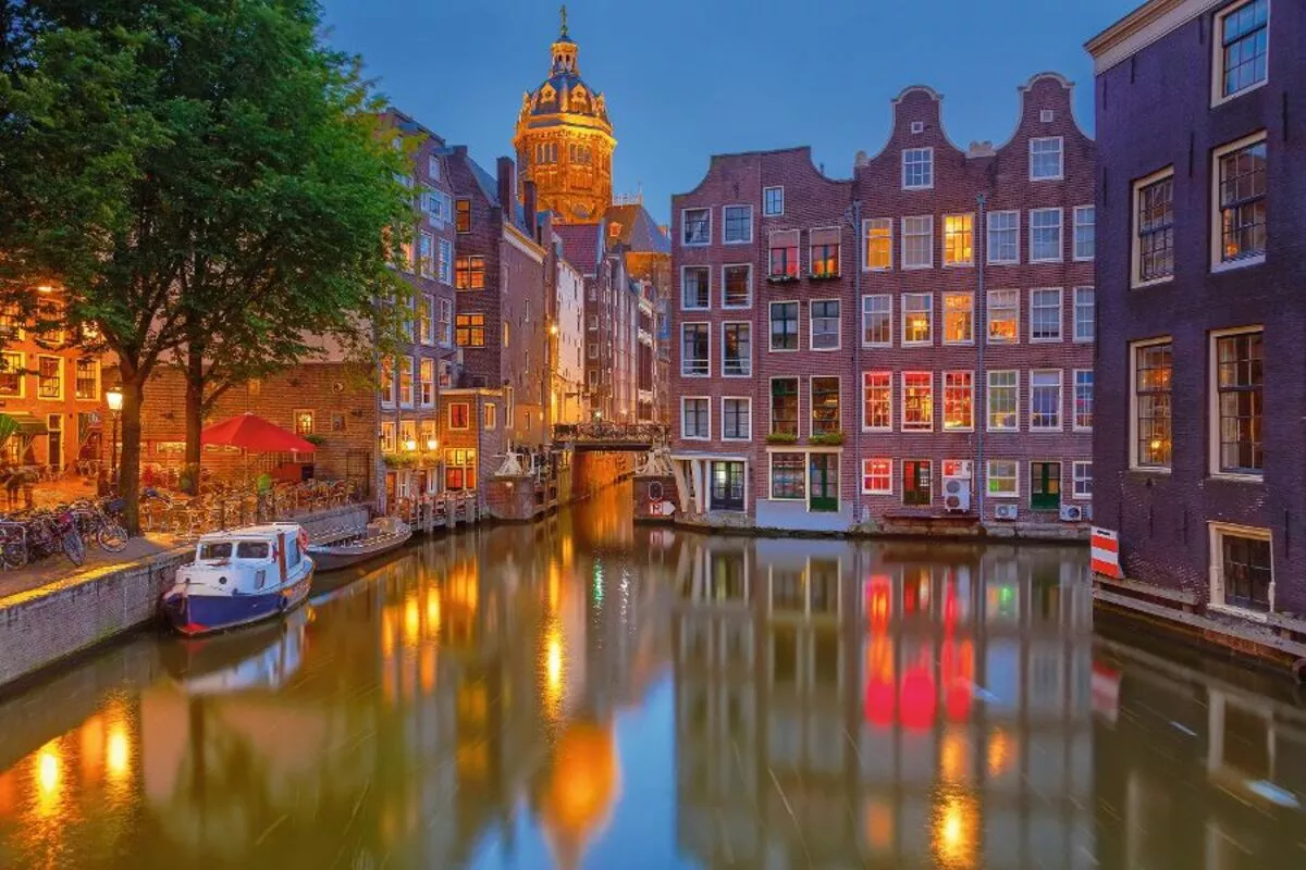 Abendstimmung in Amsterdam - © sborisov - Fotolia