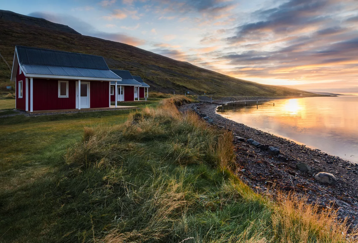 Eskifjordur auf Island im Herbst - ©nattapoomv - stock.adobe.com